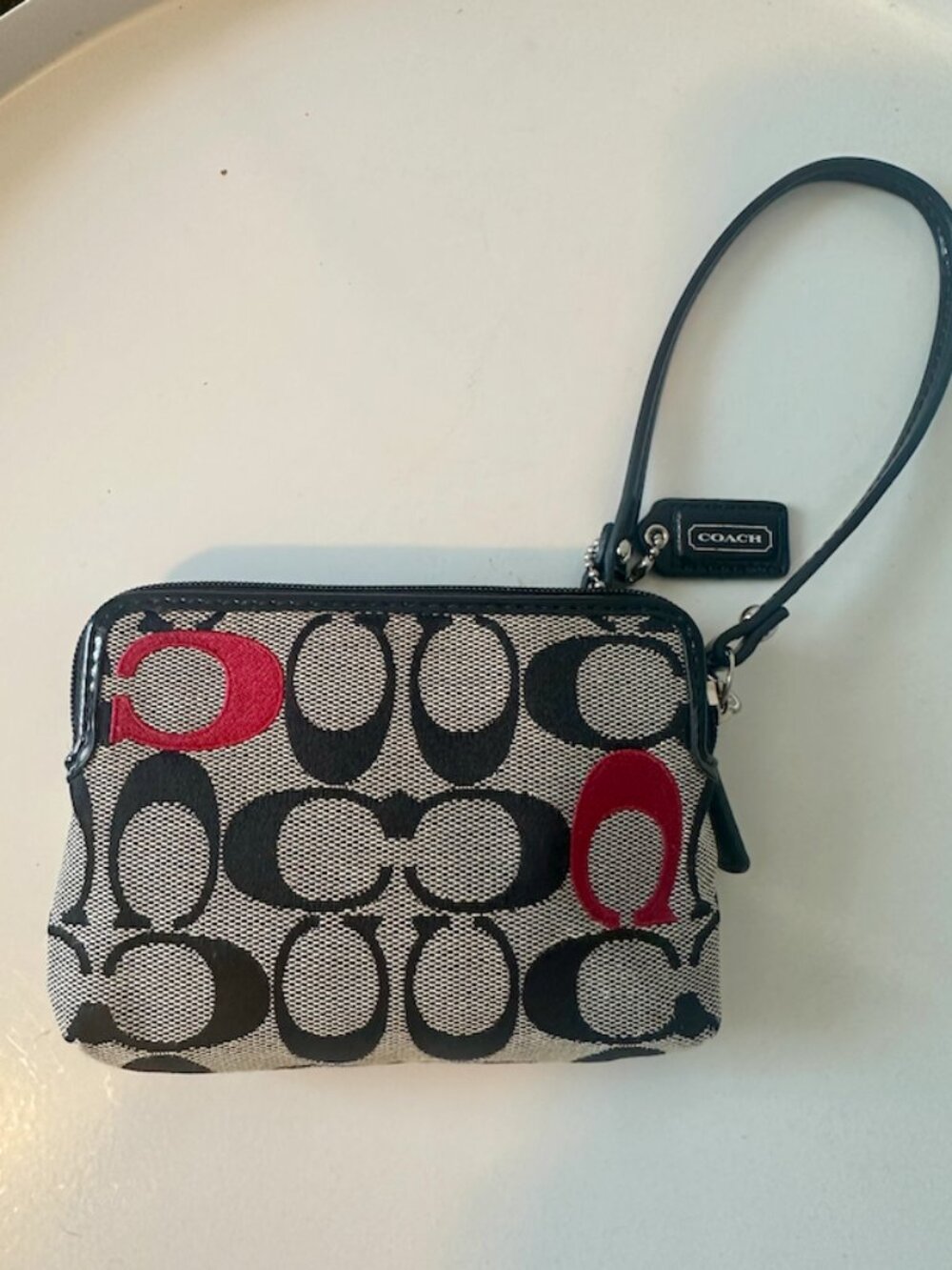Coach Poppy Signature Jacquard Wristlet black, gray & red C accent - Picture 2 of 6